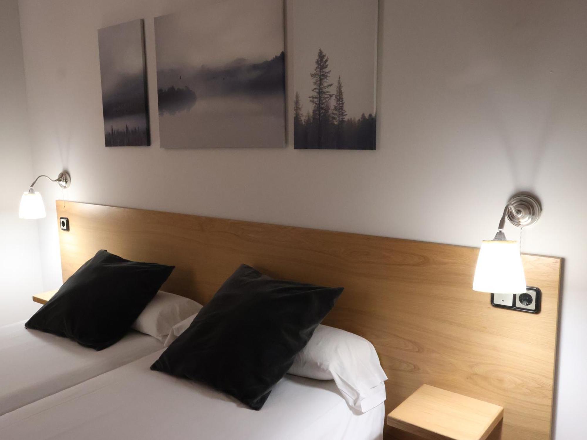 Aparthotel El Serch Andorra la Vella Exterior photo