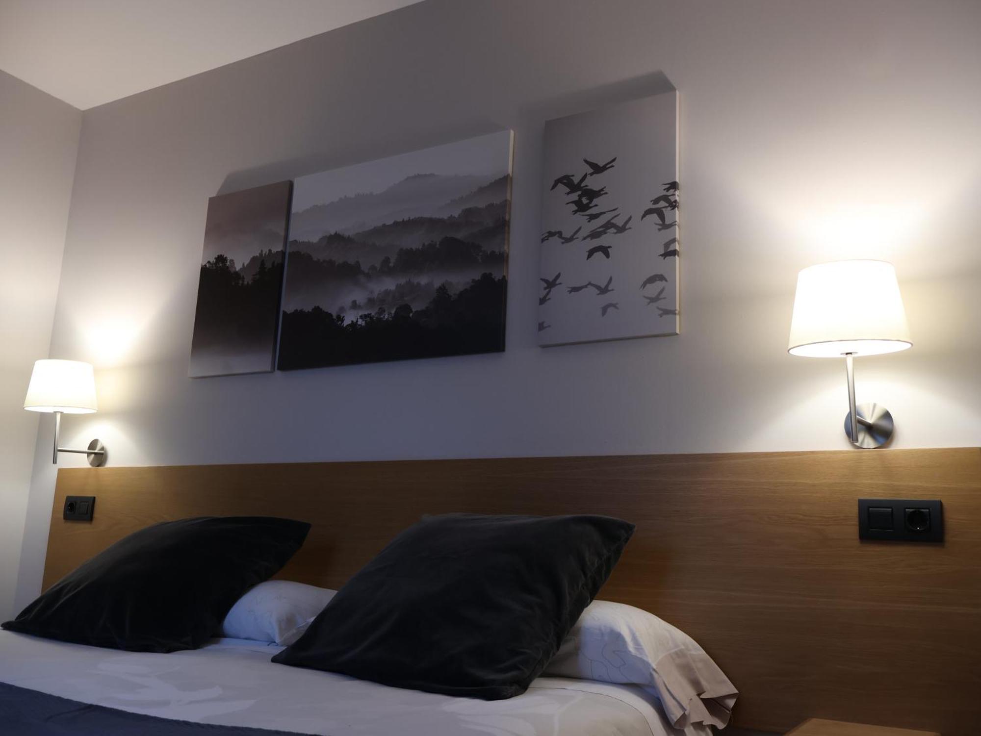 Aparthotel El Serch Andorra la Vella Exterior photo