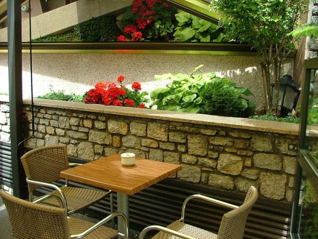 Aparthotel El Serch Andorra la Vella Exterior photo