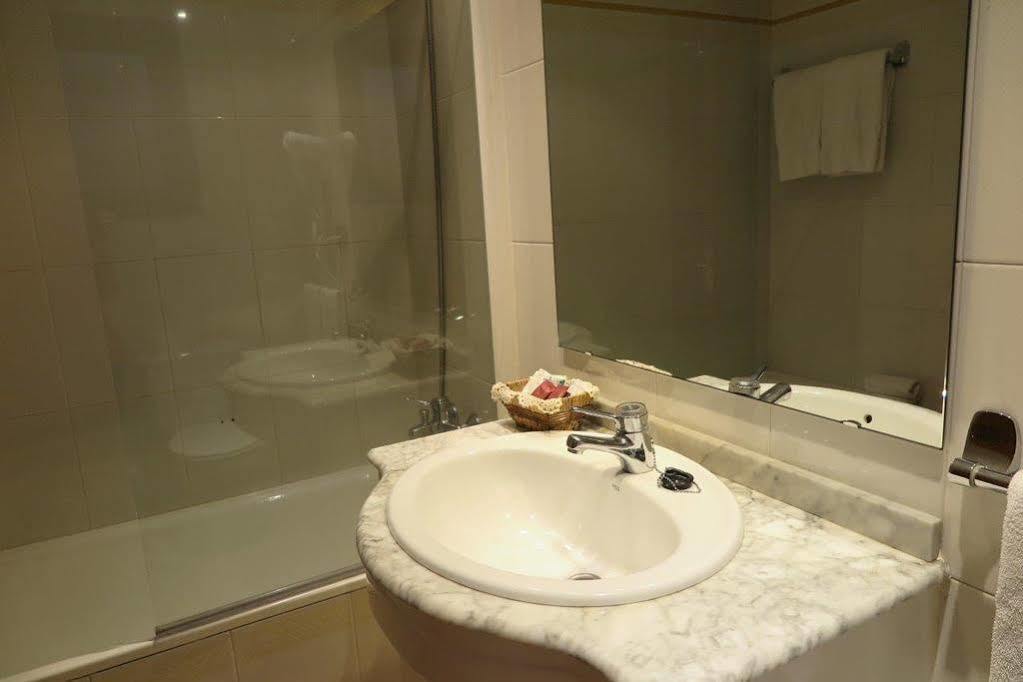 Aparthotel El Serch Andorra la Vella Exterior photo