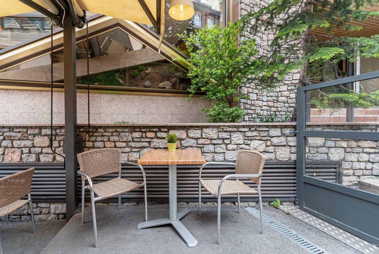 Aparthotel El Serch Andorra la Vella Exterior photo